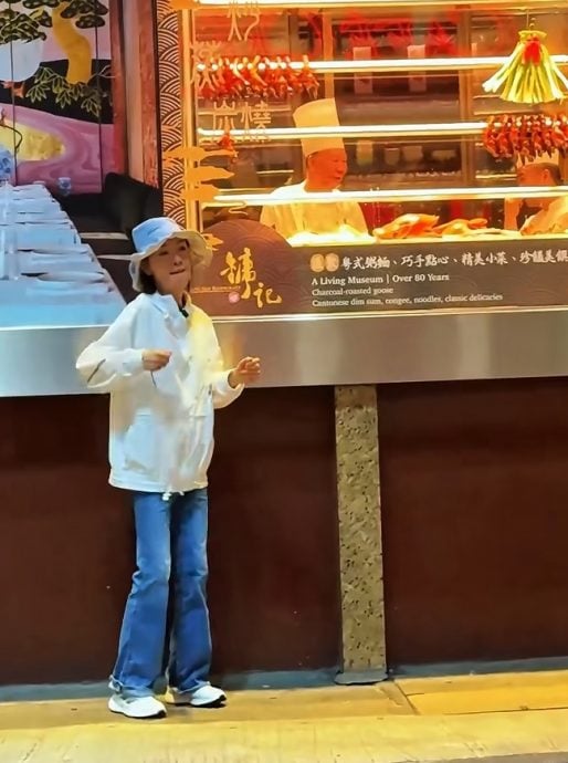 袁洁莹曾患人群恐惧症 复出拍片过度亢奋四肢失控