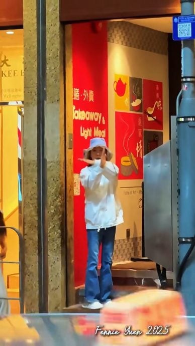 袁洁莹曾患人群恐惧症 复出拍片过度亢奋四肢失控