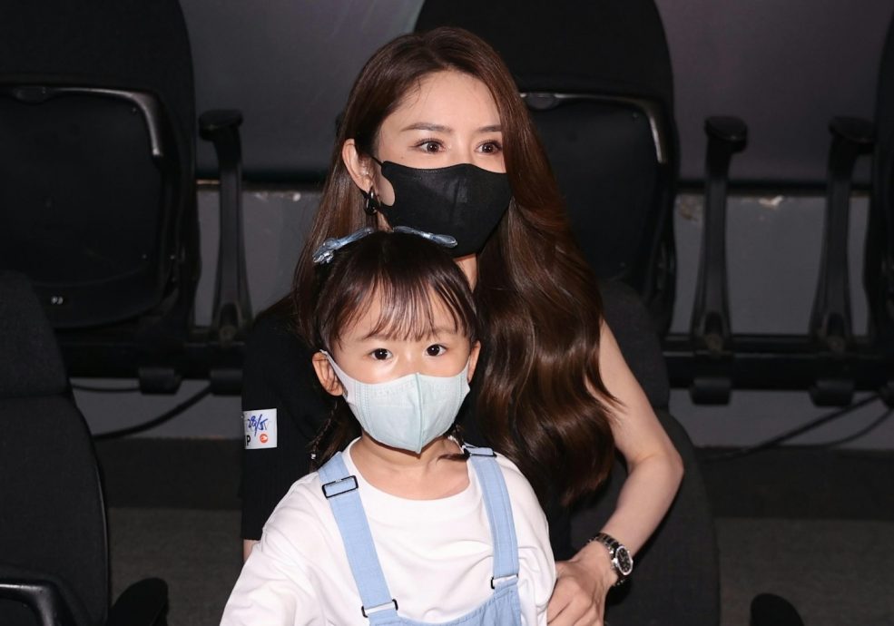 视频 | 妻女捧场林峰演唱会 古天乐任嘉宾跳“拜神舞”