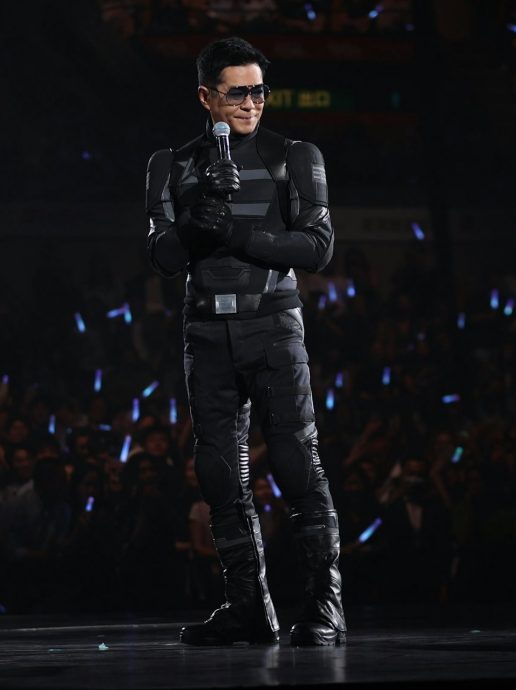 视频 | 妻女捧场林峰演唱会 古天乐任嘉宾跳“拜神舞”