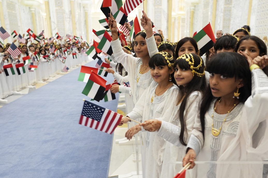 视频| 阿联酋高规格欢迎特朗普 “甩发舞”震撼全场