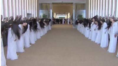 视频| 阿联酋高规格欢迎特朗普 “甩发舞”震撼全场