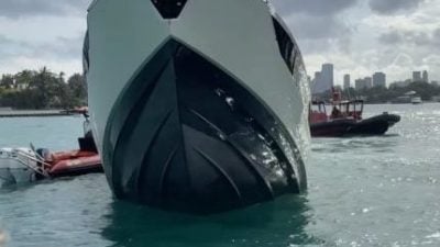视频|1900万蓝宝坚尼游艇沉海！载30网红辣妹开趴突进水