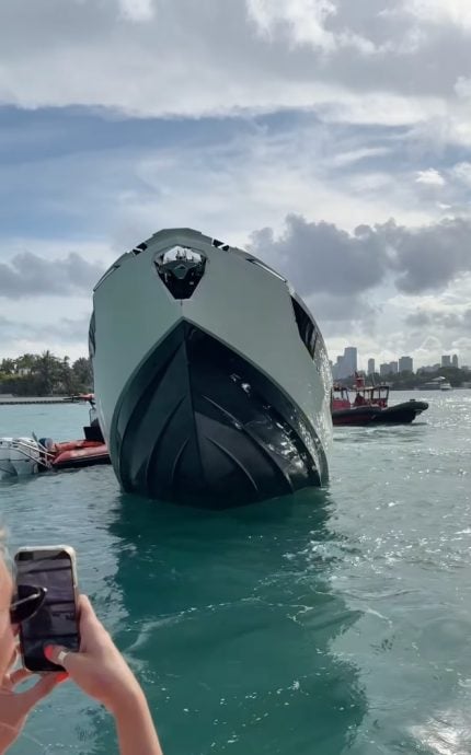 视频|1900万蓝宝坚尼游艇沉海!载30网红辣妹开趴突进水