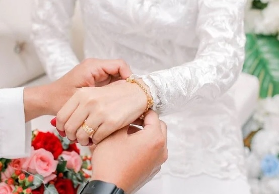视频|别让新郎一人扛! 网红促女方理性办婚宴掀热议
