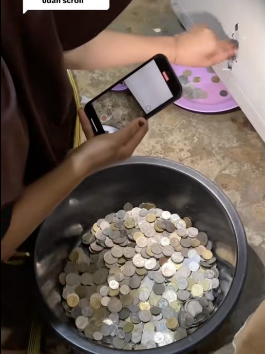 视频|厕所门当扑满藏私房钱 他5年存逾万硬币被妻充公!