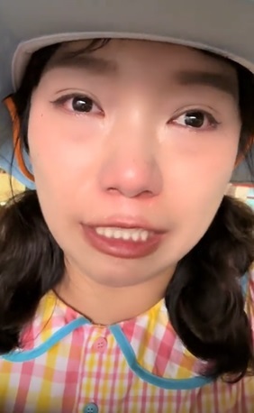 视频|因巫裔大叔暖举感动落泪 女游客羞愧:我还以为他是坏人