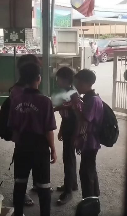 视频|国中生聚集祈祷所抽电子烟 校方:采纪律行动管束