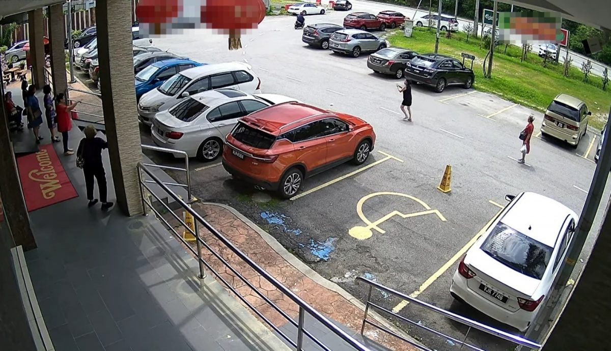 视频|士毛月酒楼外攫夺案 妇女手提袋被抢