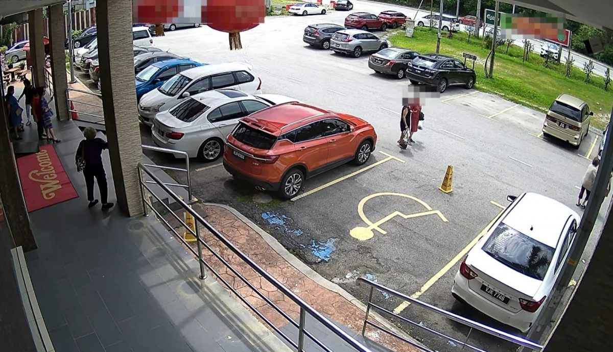 视频|士毛月酒楼外攫夺案 妇女手提袋被抢