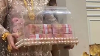 视频 | 新娘好福气 收到13万聘金逾200kg大米