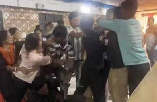 视频|未婚夫悔婚改娶富家女 女子大闹婚礼怒打渣男!