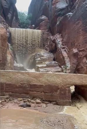 视频/约旦佩特拉古城突发洪水