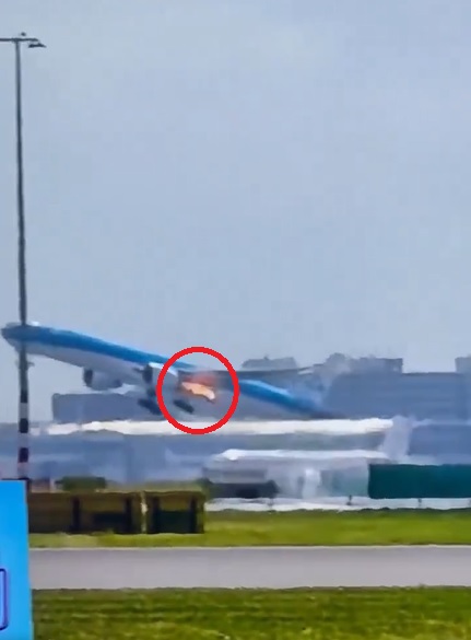 视频|阿姆斯特丹飞孟买班机 引擎起火紧急折返