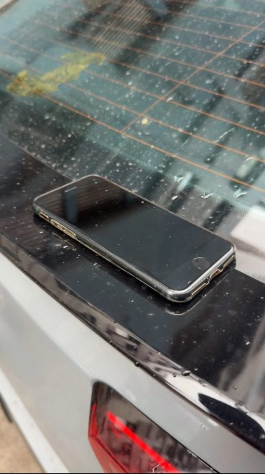 视频|iPhone放车尾忘了拿 高速行驶竟奇迹般安全抵达