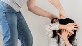 认识不到10天被求婚 女子自爆被“拿督”老公家暴20年