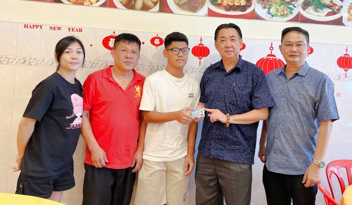 请签发-大都会/18岁少男获大马卡/2图