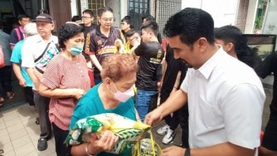 巴生五湖四海集团献爱心   150乐龄人获赠物资