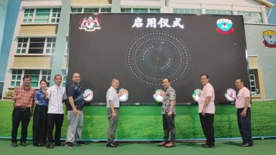 培才华小礼堂庆教师节　首用LED屏幕音响设备 