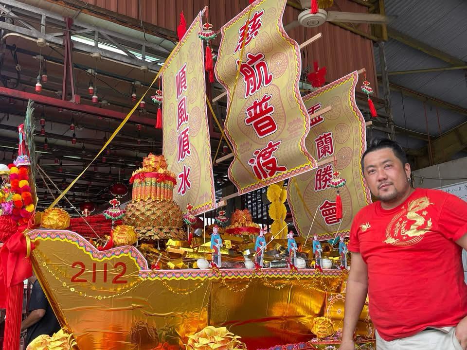 请签发(大北马封面头)视觉陈列艺术设计师方绍维的艺术人生。