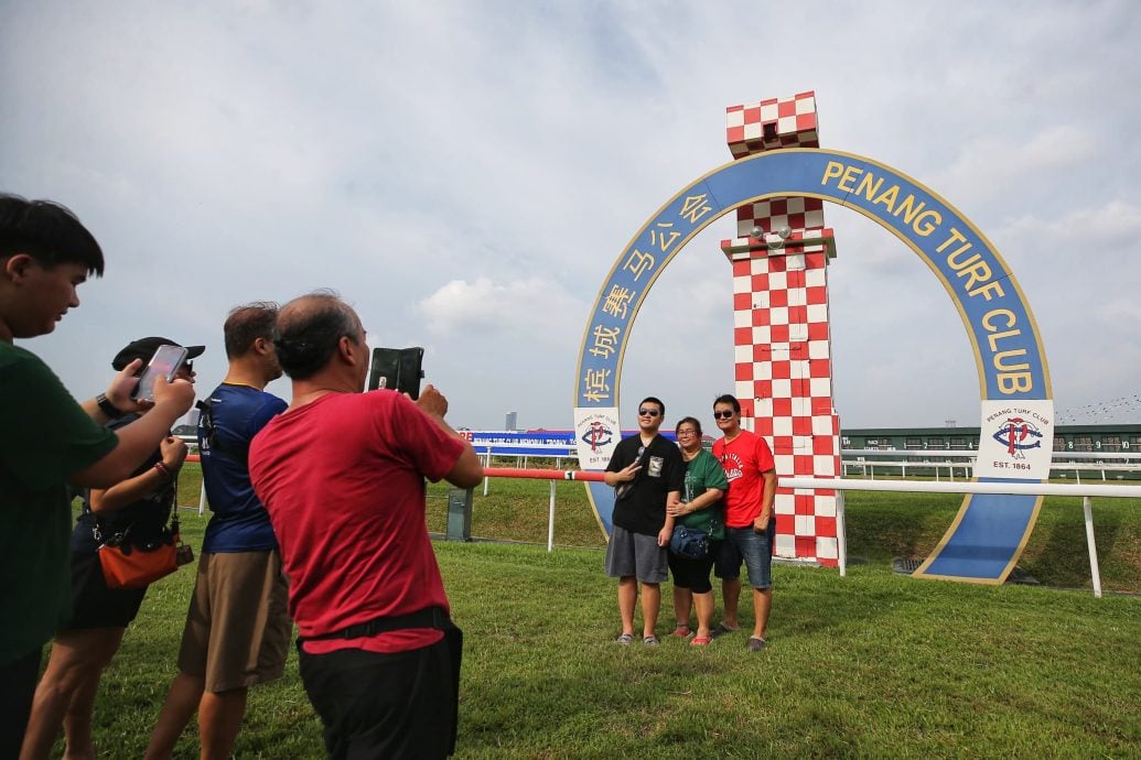 请签发（大北马封面头）马会最后一跑 新手入场试“新手运”