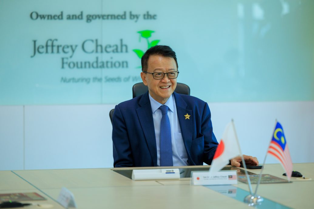 谢富年获日本天皇颁授“旭日中绶章”／艾瑾处理