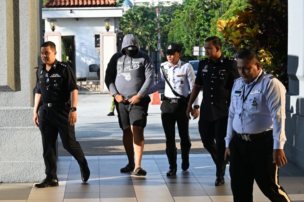 货卡猛撞摩托车酿2人伤 肇祸司机被提控上庭