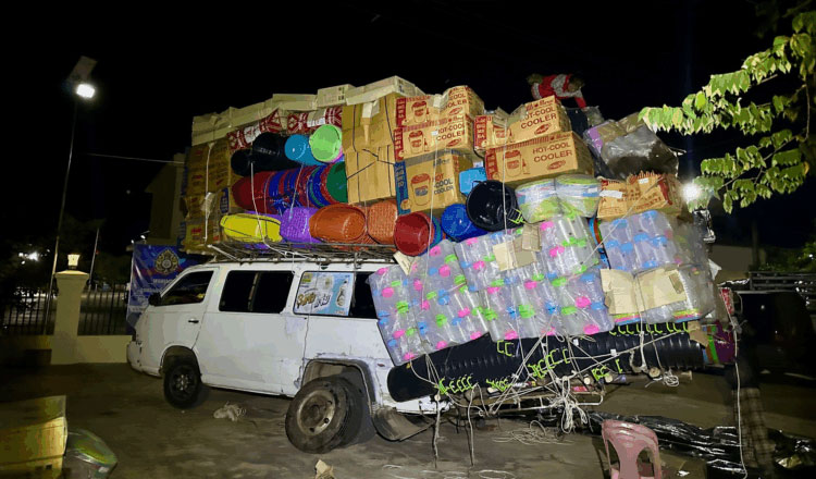 货车超载太夸张 警看不下去出手严打