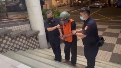 赚得多被起哄请客 55刀砍死老友 男子判无期
