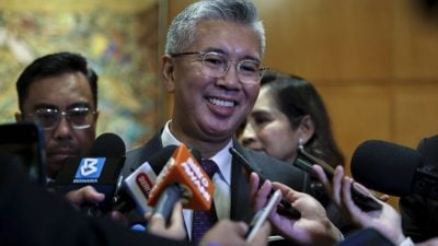 赛夫鲁辞巫统高职  申请加入公正党