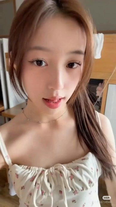 赵薇15岁爱女颜值被公审 网辣评：一阵网红味