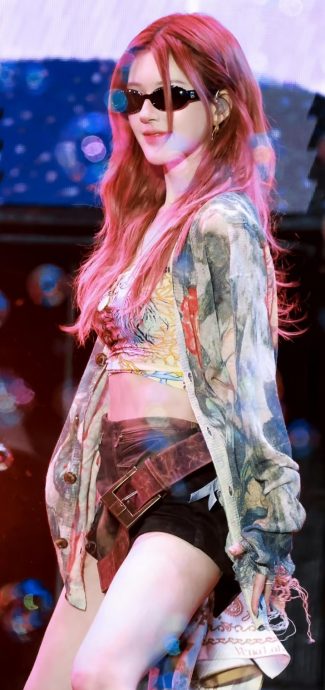 赵露思30分钟演出被砍剩7分钟 粉丝被气哭获补送礼物