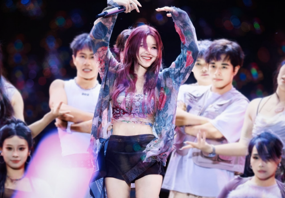 赵露思30分钟演出被砍剩7分钟 粉丝被气哭获补送礼物