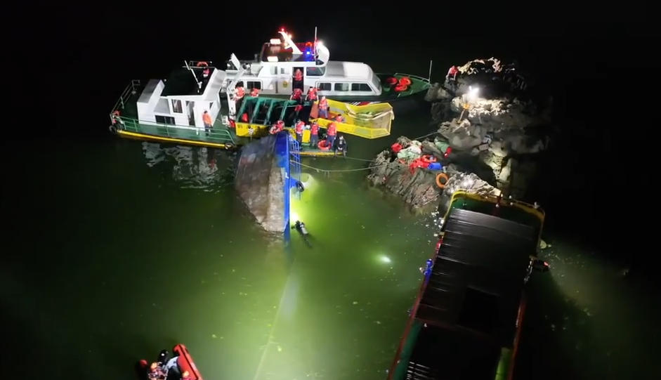 跟进 |  贵州游船倾覆 遇难者增至9人 1人失踪