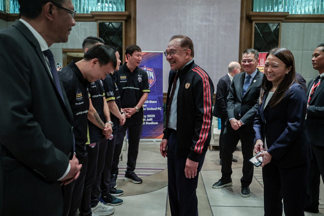 身为铁杆“魔迷”陷“两难” 安华:我还在思考支持谁