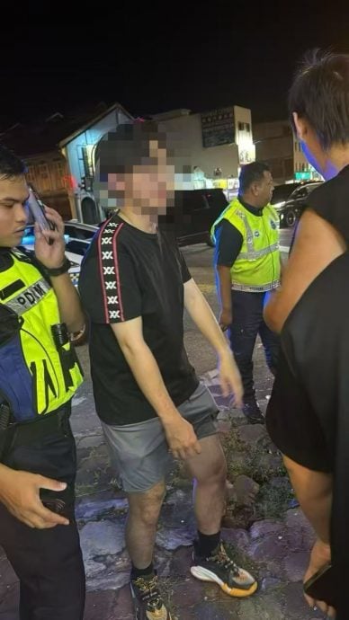 车撞快餐店造成1死7伤 警扣29岁司机助查