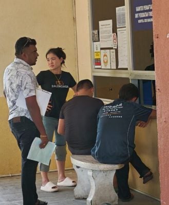 车撞进快餐店|儿子:原本去吃肉骨茶 妈妈突然想吃炸鸡出事