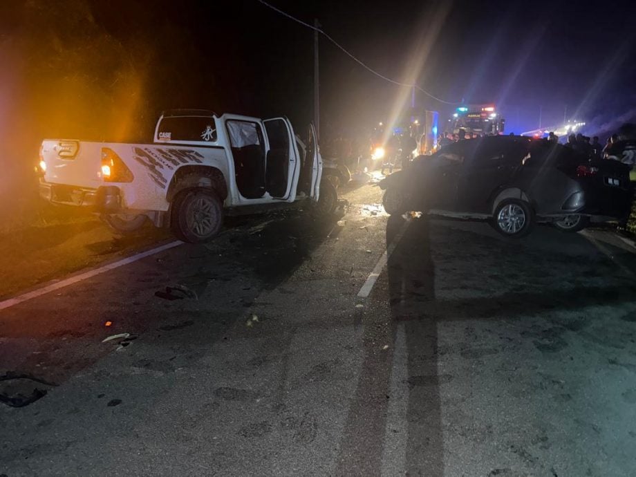 轿车闯入反向车道撞四驱车 2长者死亡2人伤