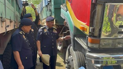 逾7年没保险没验车  JPJ怒捉3重型罗里 司机弃车逃