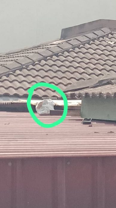 采石场爆破酿意外 石头砸毁民宅屋顶 1人伤