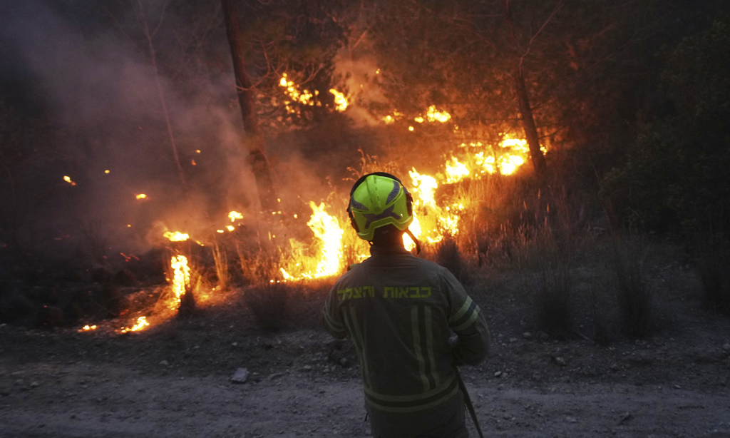 野火肆虐未歇 强烈沙尘暴袭击以色列南部！国庆日活动喊卡