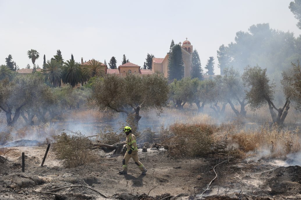 野火肆虐未歇 强烈沙尘暴袭击以色列南部！国庆日活动喊卡