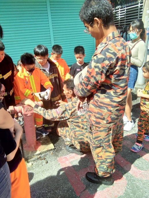 金宝少儿消防组招新成员 让孩子从小学习防火知识