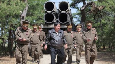 金正恩携女访俄使馆庆胜利日   朝外交部：朝俄将永远在一起