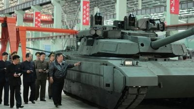 金正恩视察重要坦克厂 强调更迭陆军装备