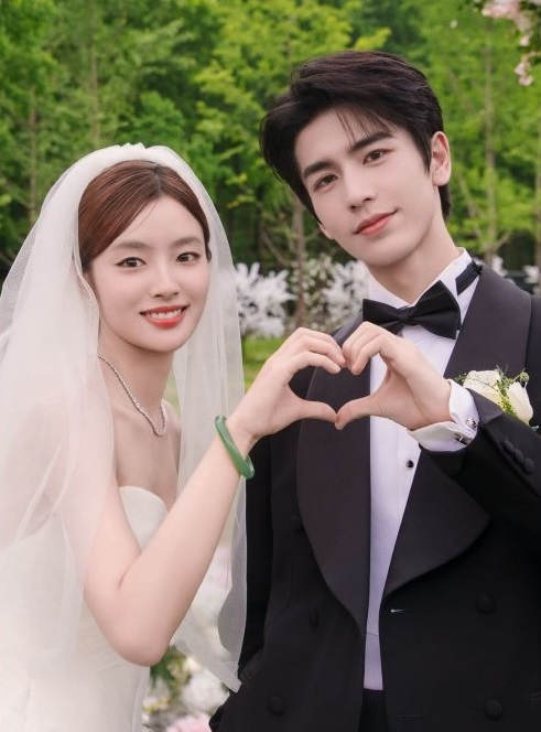 金靖好奇问“拍吻戏感觉” 张凌赫3字回应惹笑