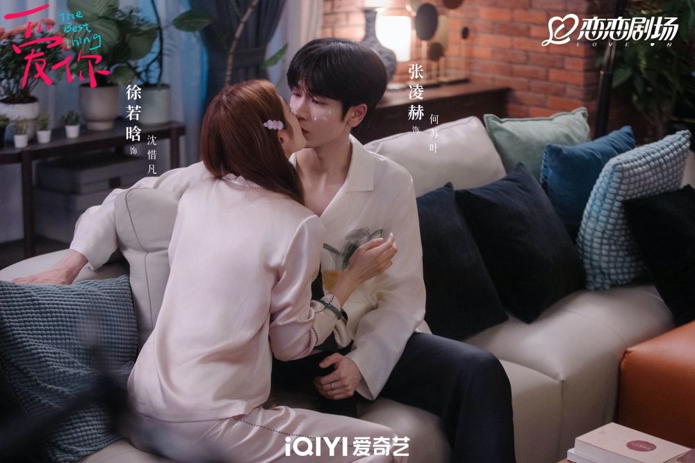 金靖好奇问“拍吻戏感觉” 张凌赫3字回应惹笑