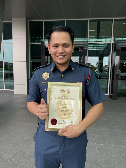 雪总部唯一华裔消防员 张润伟获杰出服务奖  