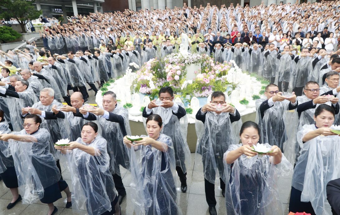 雪隆慈济“三节合一”浴佛典礼 逾3000人以“觉”字点亮善念