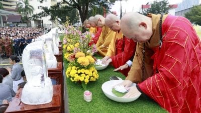 雪隆慈济三节合一浴佛礼   3000志工拼字筑善念